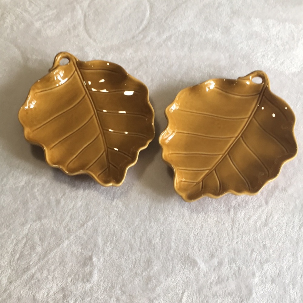 Hausenware Tan leaf pattern platters/plates with handles Designed by Becky Denny